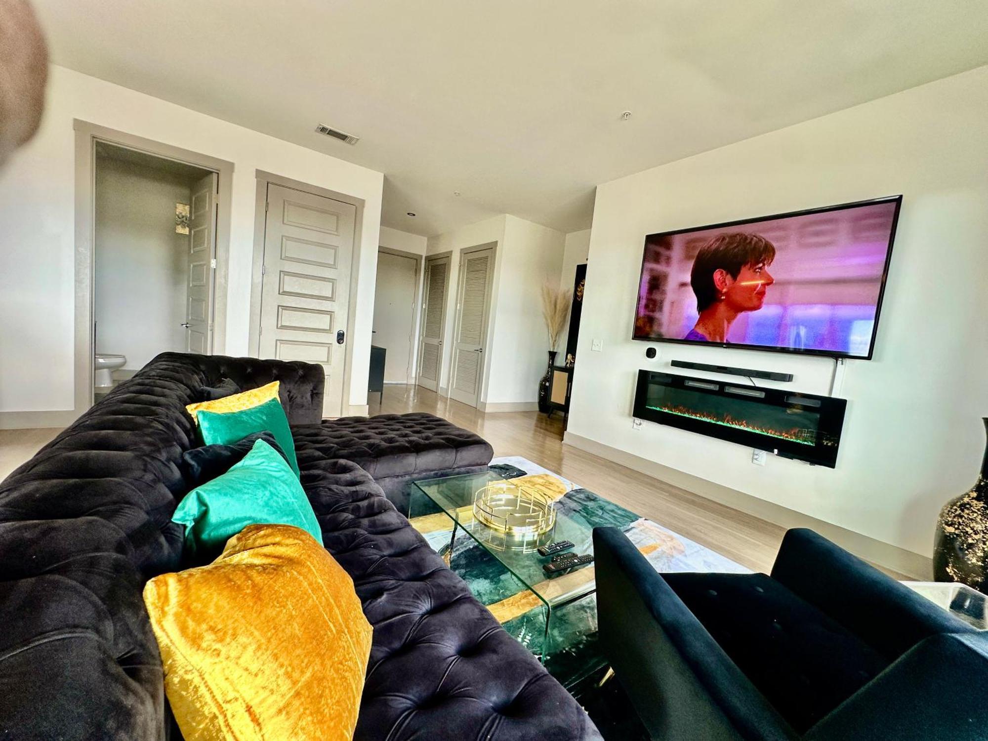 Апартаменты Modern Luxury At The Interlock Атланта Экстерьер фото